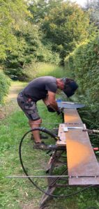 didier travaille bois