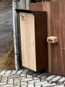 Boîte aux lettres metal bois extérieur. Commande. Limal