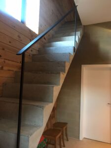 Rampe d'escalier sur mesure pour cabinet de kinésithérapie