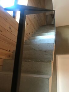 Rampe d'escalier sur mesure pour cabinet de kinésithérapie
