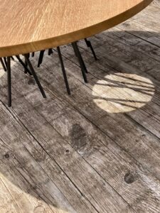 Table basse et tabourets "Pieds croisés"