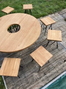 Table basse et tabourets "Pieds croisés"