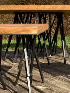 Table basse et tabourets "Pieds croisés"